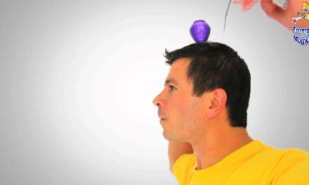 Knot catch on top of head by Trompo Cometa
